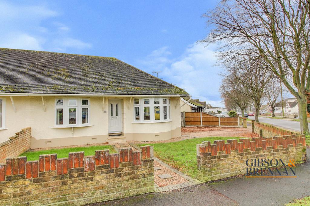 Watlington Road, Essex, SS7 2 bed semidetached bungalow £350,000