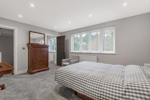 4 bedroom semi-detached house for sale - Bullers Wood Drive Chislehurst BR7