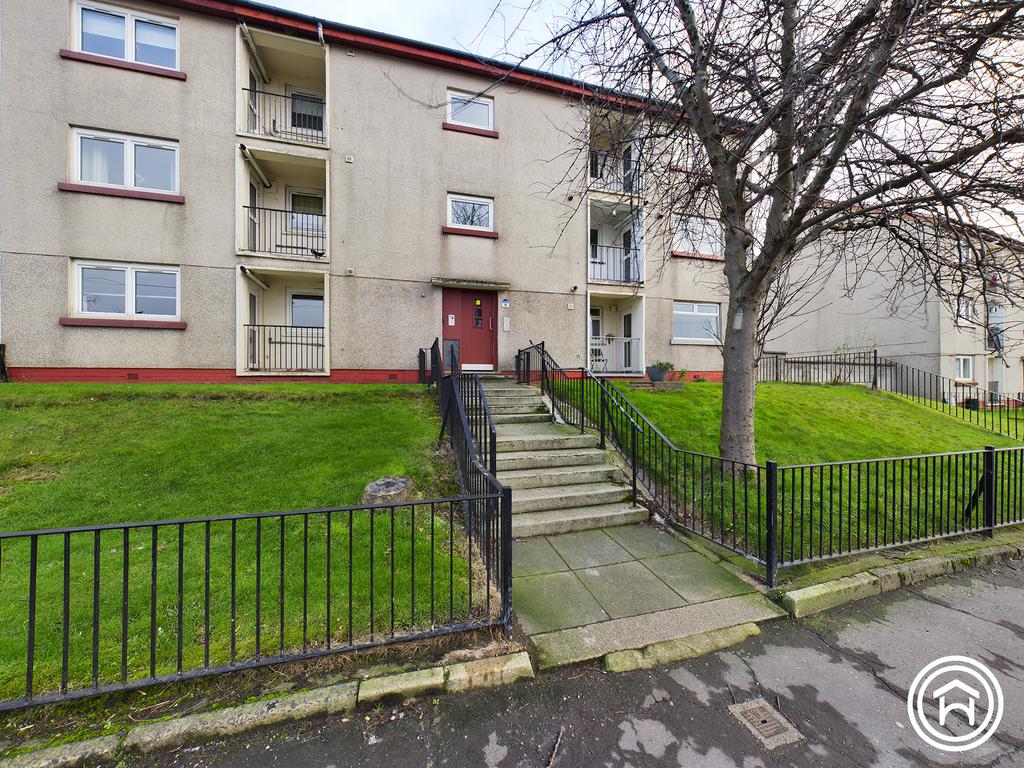 18 Auchinlea Road, Easterhouse... 2 bed flat £60,000