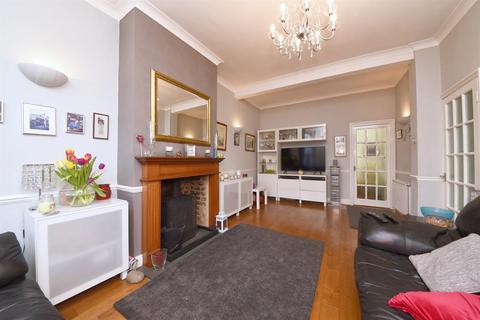 14 Richmond Road, London, N2 8JT