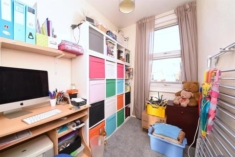 14 Richmond Road, London, N2 8JT