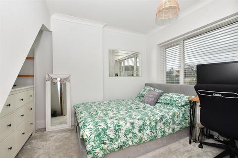 9 Blaker Avenue, Rochester, ME1 2RU