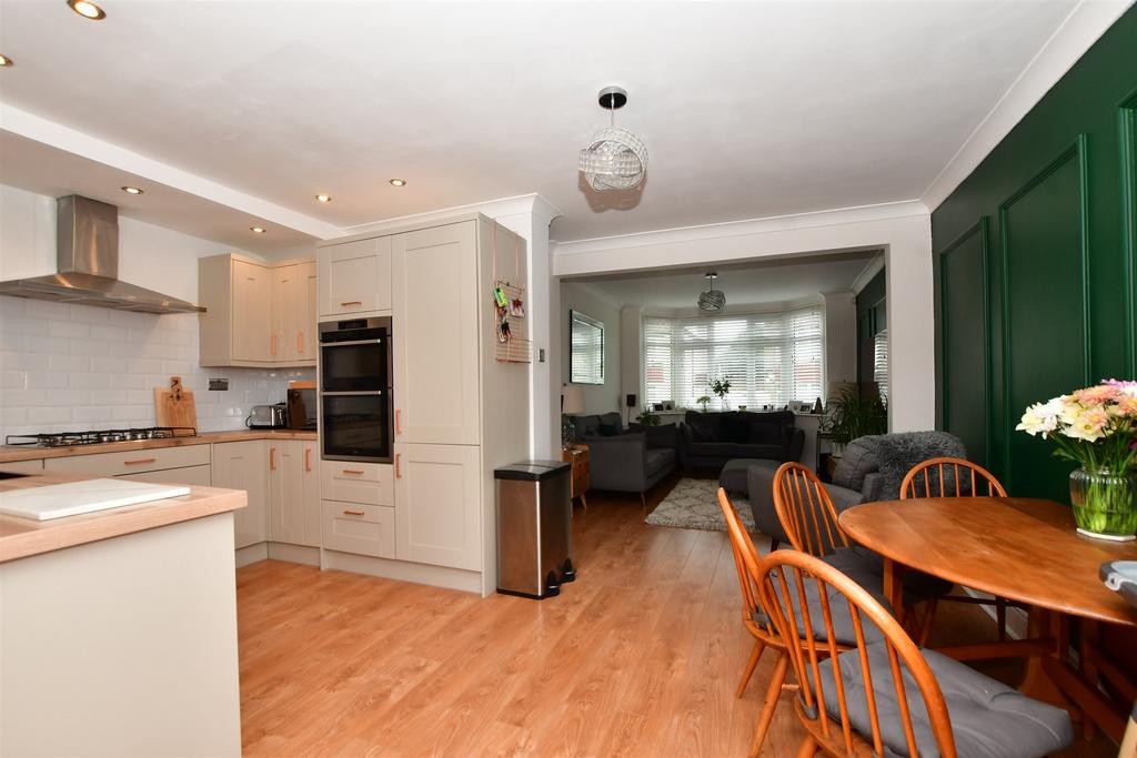 Kitchen/Dining Area