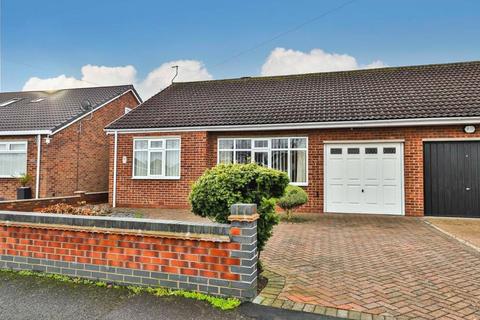 2 bedroom bungalow for sale - The Hollies, Willerby, Hull, East Yorkshire, HU10