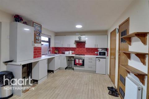 4 bedroom terraced house to rent, Northampton