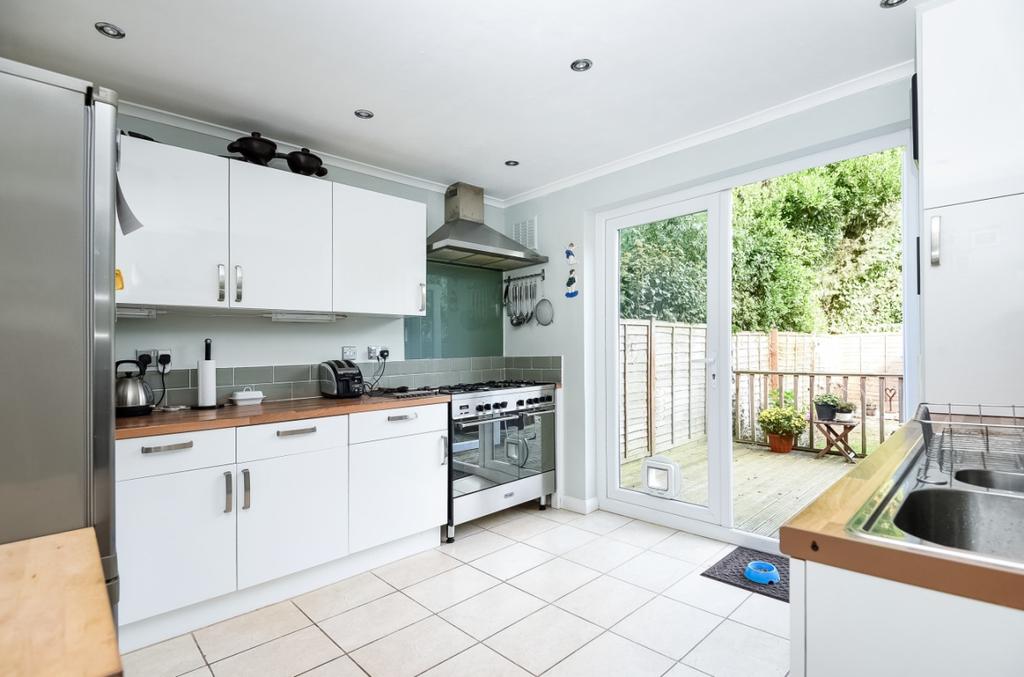 Thayers Farm Road Beckenham BR3 2 bed £1,500 pcm (£346 pw)