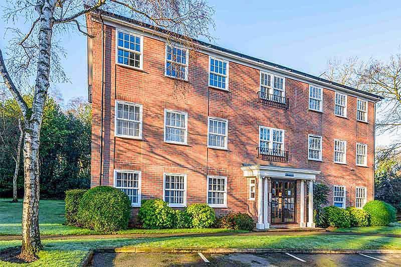 Warren Court, Elgin Road, Weybridge, KT13 2 bed apartment £1,350 pcm