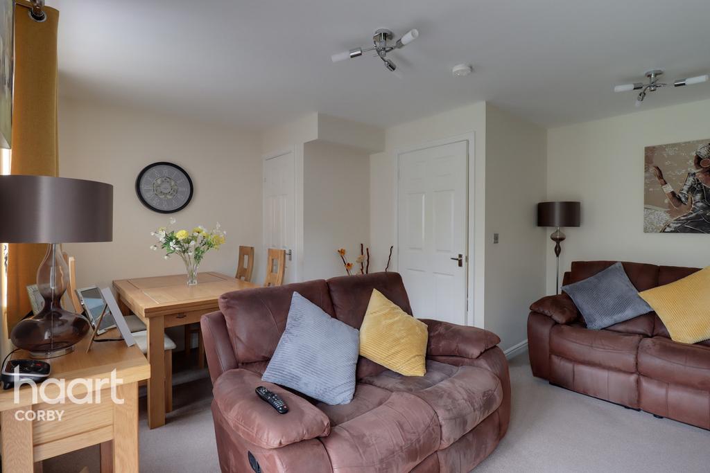 Yaffle Crescent, Desborough 3 bed semidetached house £250,000