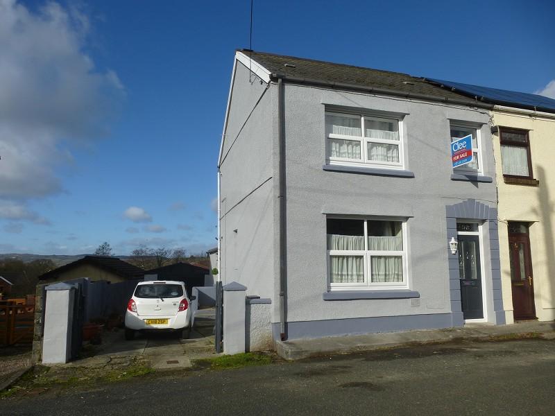Wernoleu Road, Ammanford... 3 bed semidetached house £177,500