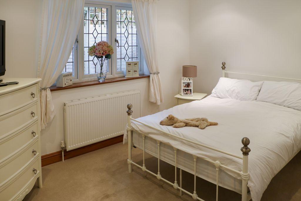 Bedroom 1 (Double)