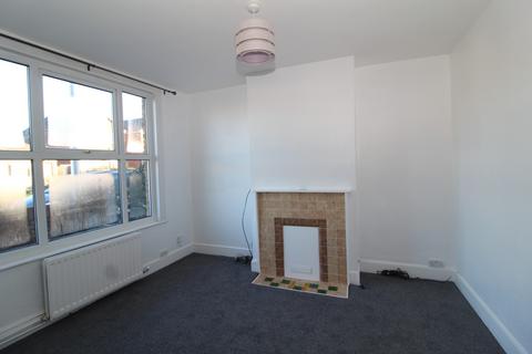 3 bedroom terraced house to rent, Henry Street, Gillingham, Kent, ME8