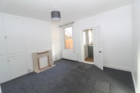 3 bedroom terraced house to rent, Henry Street, Gillingham, Kent, ME8