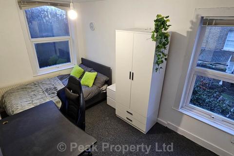 1 bedroom in a house share to rent, Albert Road, Southend On Sea SS1