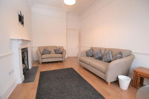2 bedroom flat to rent - Hillside Crescent, Edinburgh, EH7 5EF      Available 28th October 2022