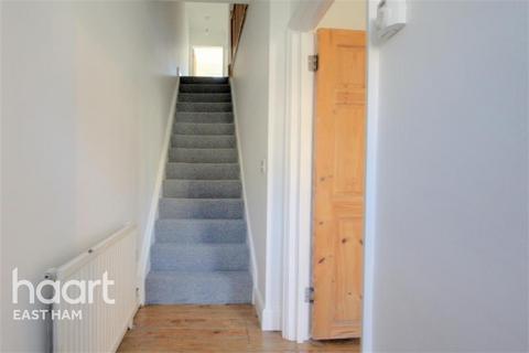 3 bedroom terraced house to rent - Clifton Road, E7