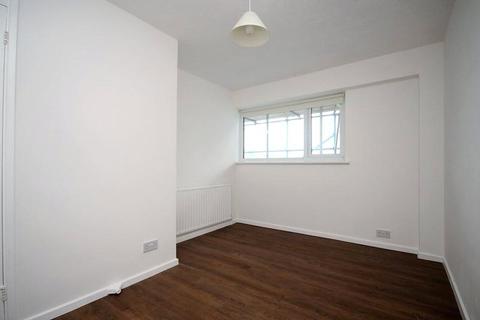 2 bedroom maisonette to rent, Langleys, Basildon, Essex, SS16