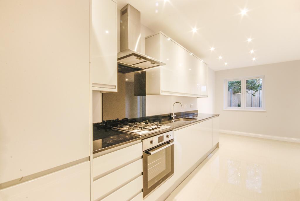 Shrewsbury Lane, London, SE18 2 bed flat £1,400 pcm (£323 pw)