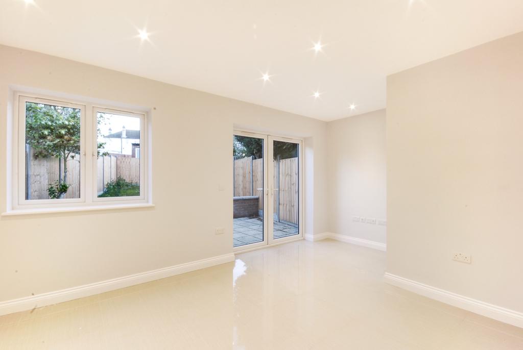 Shrewsbury Lane, London, SE18 2 bed flat £1,400 pcm (£323 pw)