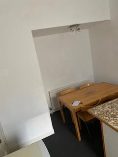 2 bedroom flat to rent, Gowrie Street (SGL), West End, Dundee, DD2