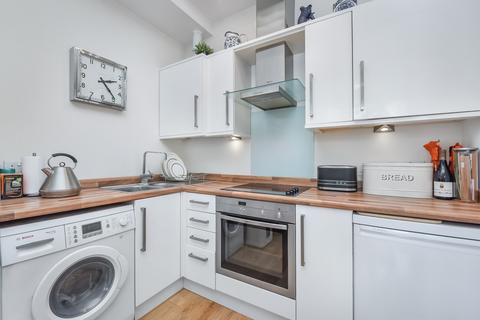 2 bedroom flat to rent, Edith road, London, W14