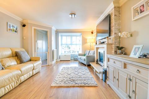 33 Caversham Park Avenue, Rayleigh, SS6 9QA