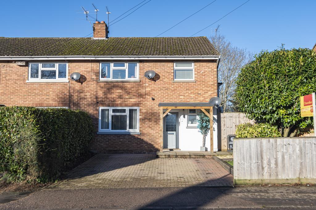 Bovingdon, Hertfordshire, HP3 2 bed flat for sale £350,000