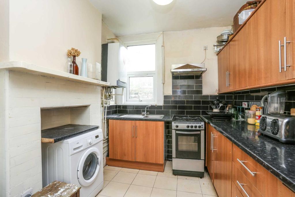 Cortis Road, Putney Heath 1 bed in a house share - £750 pcm (£173 pw)