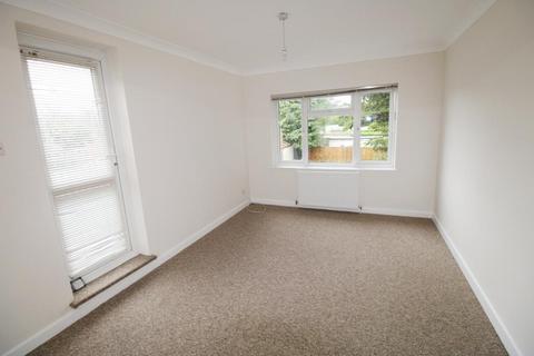 3 bedroom flat to rent, New Road, West Parley BH22