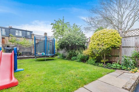 13 Chalcroft Road, London, SE13 5RE