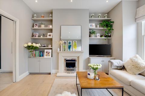 3 bedroom flat to rent - Hazelbourne Road, London, SW12.