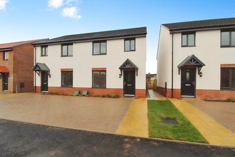 3 bedroom semi-detached house to rent, Penry Road