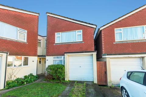5a Dell Close, Wallington, SM6 8EH