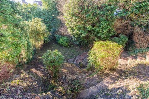 5a Dell Close, Wallington, SM6 8EH