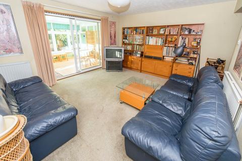 5a Dell Close, Wallington, SM6 8EH