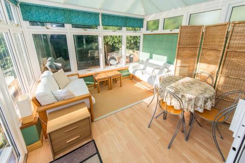 5a Dell Close, Wallington, SM6 8EH