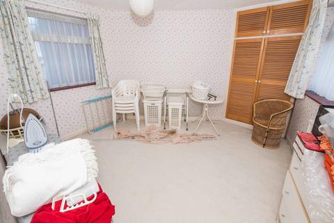 5a Dell Close, Wallington, SM6 8EH