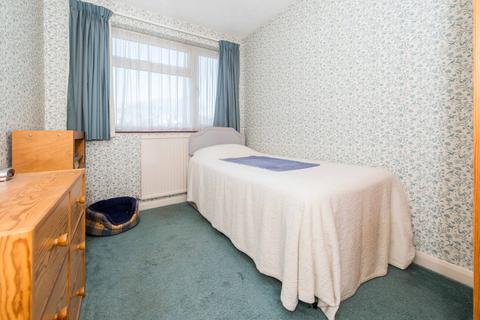 5a Dell Close, Wallington, SM6 8EH