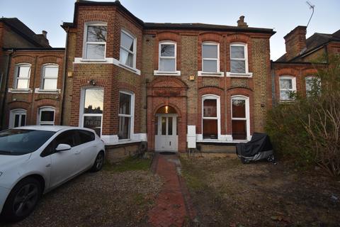Flat to rent - Brownhill Road London SE6