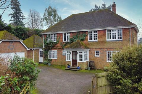 Dene End, 4 Dene Close, Haslemere, GU27 2PU