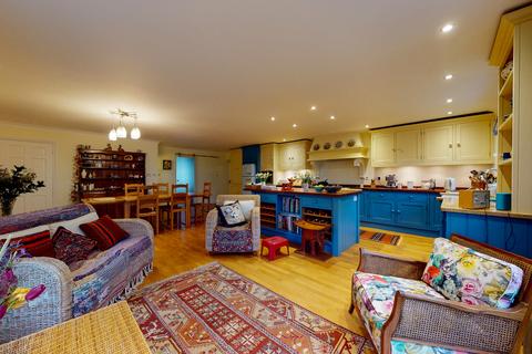 Dene End, 4 Dene Close, Haslemere, GU27 2PU