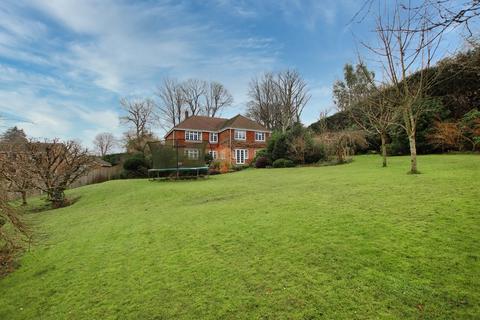 Dene End, 4 Dene Close, Haslemere, GU27 2PU