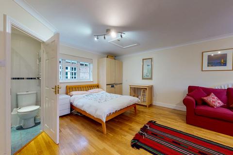Dene End, 4 Dene Close, Haslemere, GU27 2PU