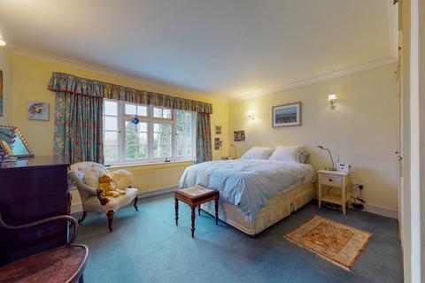 Dene End, 4 Dene Close, Haslemere, GU27 2PU