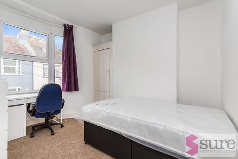 4 bedroom terraced house to rent, St Martins Place, Brighton