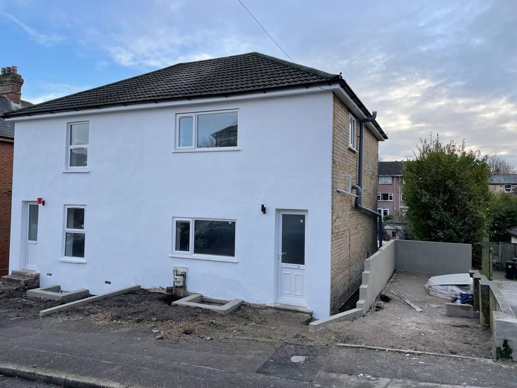 Calvin Road, Bournemouth 4 bed semidetached house £1,500 pcm (£346 pw)