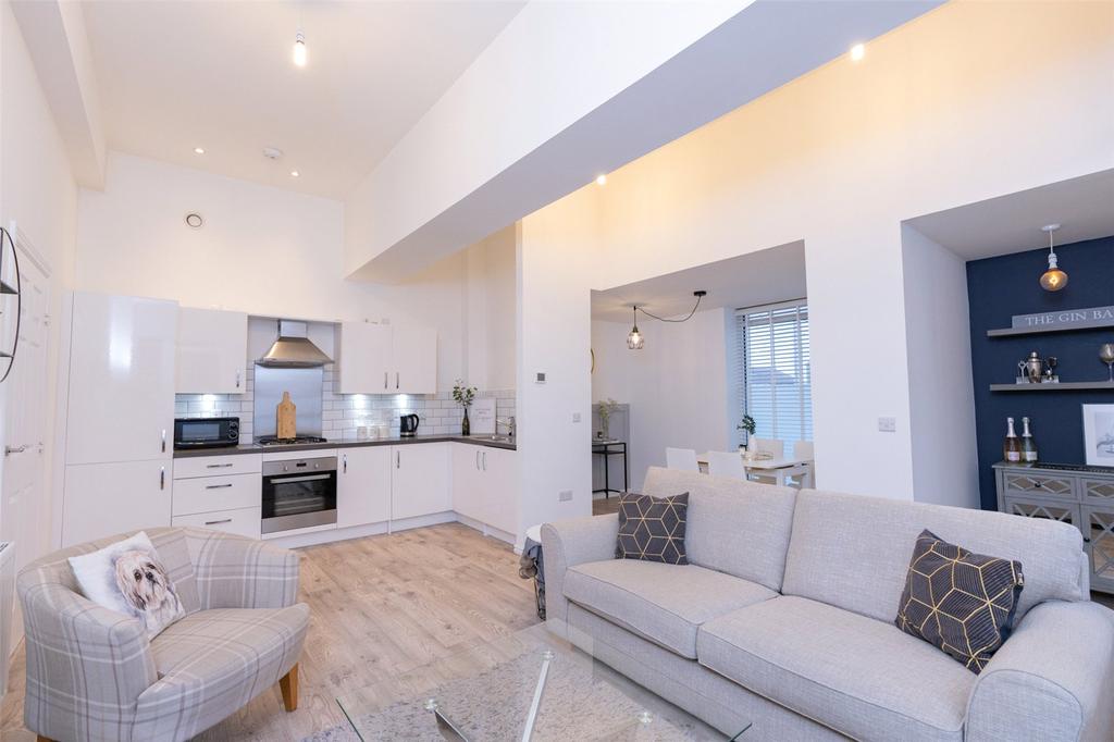 Lounge / Kitchen