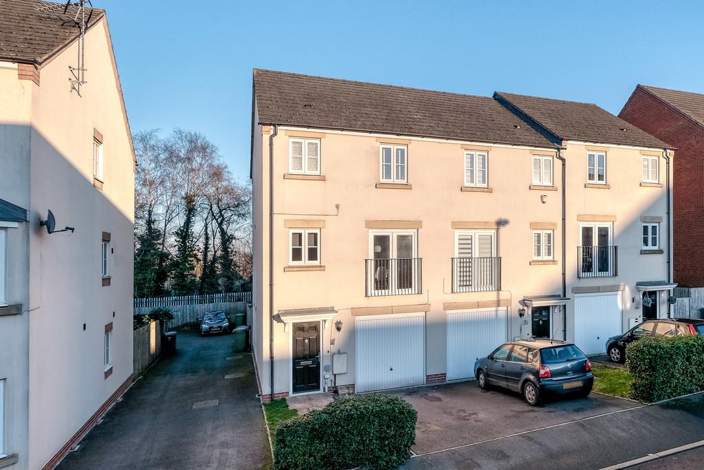 Dixon Close, Enfield, Redditch B97 6AD 3 bed end of terrace house £