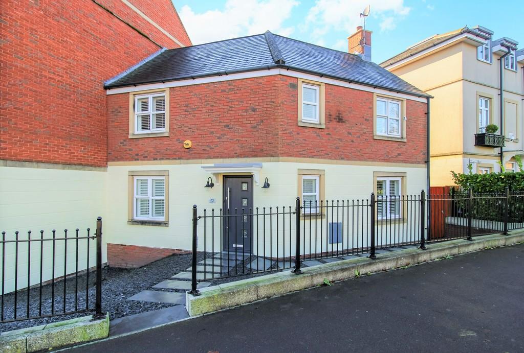 Eastbury Way, Redhouse 3 bed semidetached house £285,000