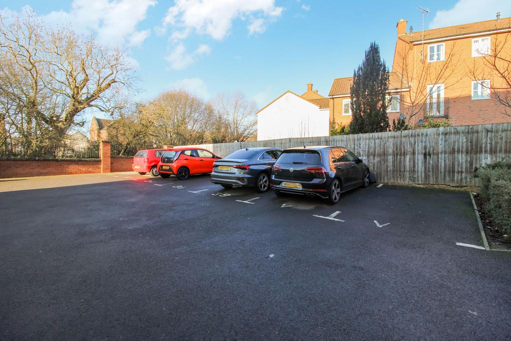 Britten Road, Swindon 1 bed flat £120,000