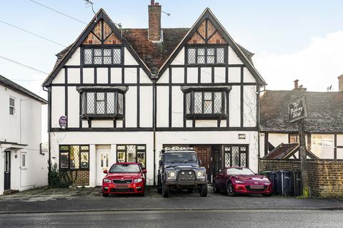 34 Meadrow, Godalming, GU7 3HT